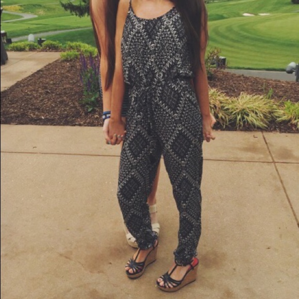 Aeropostale Black and White Pattern Jumpsuit size - XSMALL
